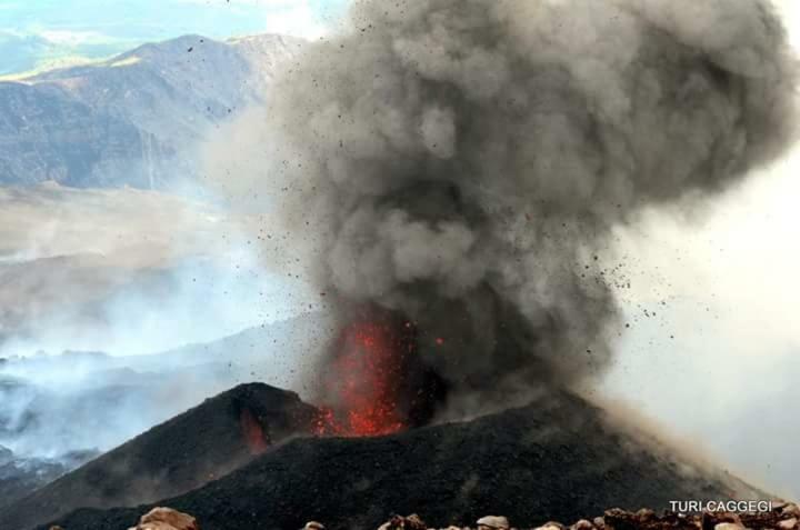 Guest House Le Ginestre Dell'Etna ベルパッソ エクステリア 写真
